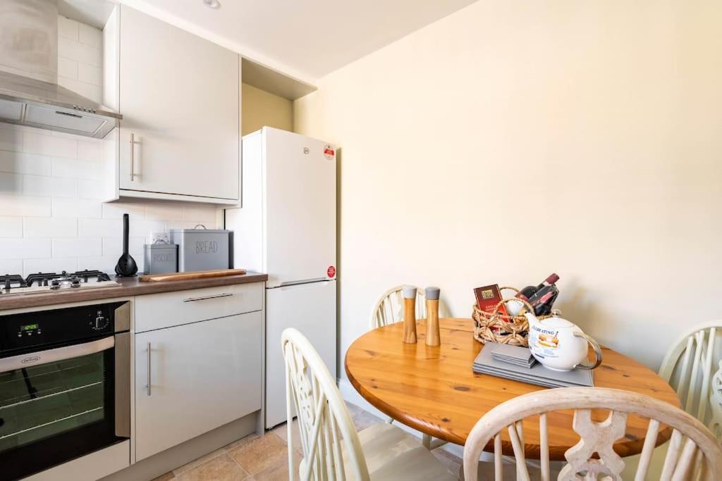 Central Village Cottage, The Corders Moreton-in-Marsh 外观 照片