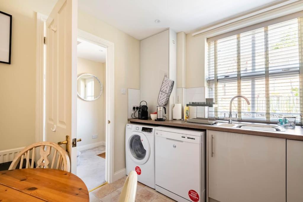 Central Village Cottage, The Corders Moreton-in-Marsh 外观 照片